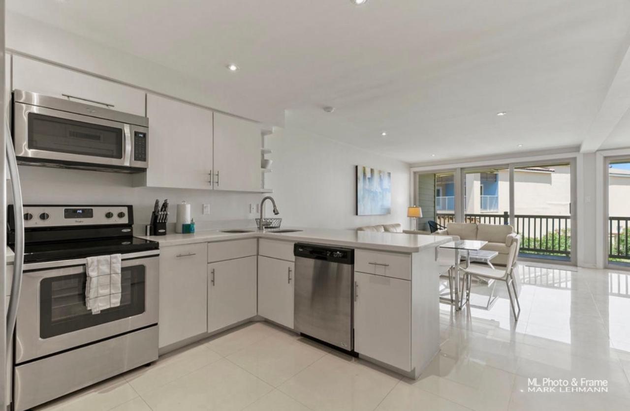 Ocean Breeze Retreat 2bed 2bath, Heated Pool!