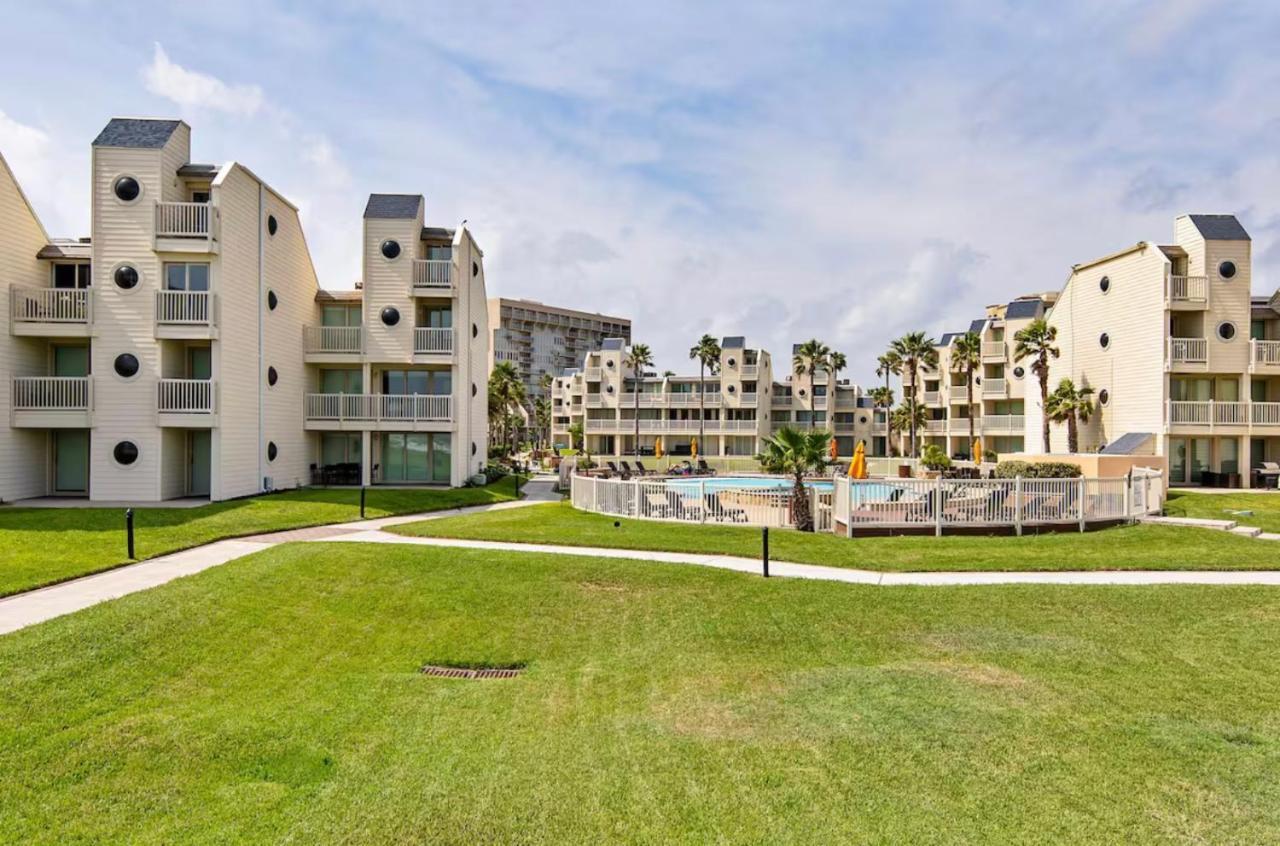 Ocean Breeze Retreat 2bed 2bath, Heated Pool! Apartment