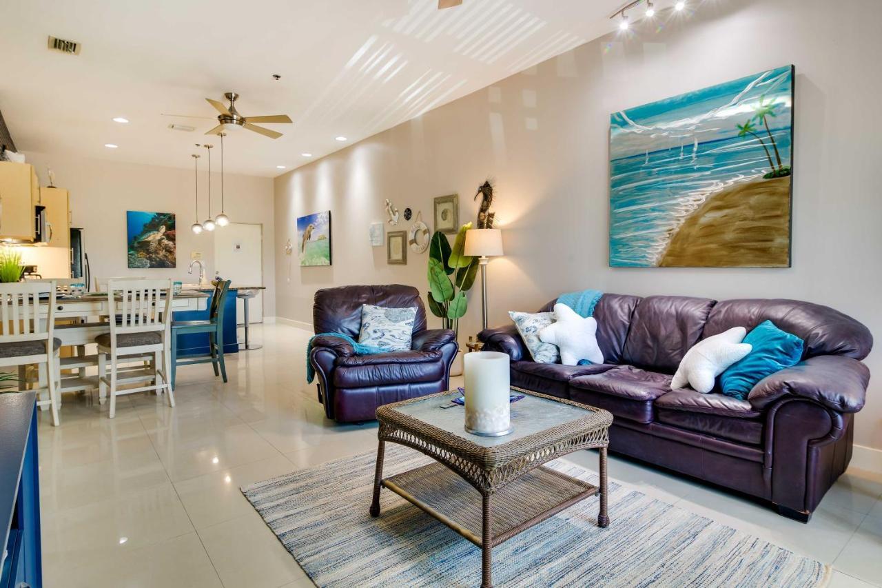 Walk To Beach! Apartment
