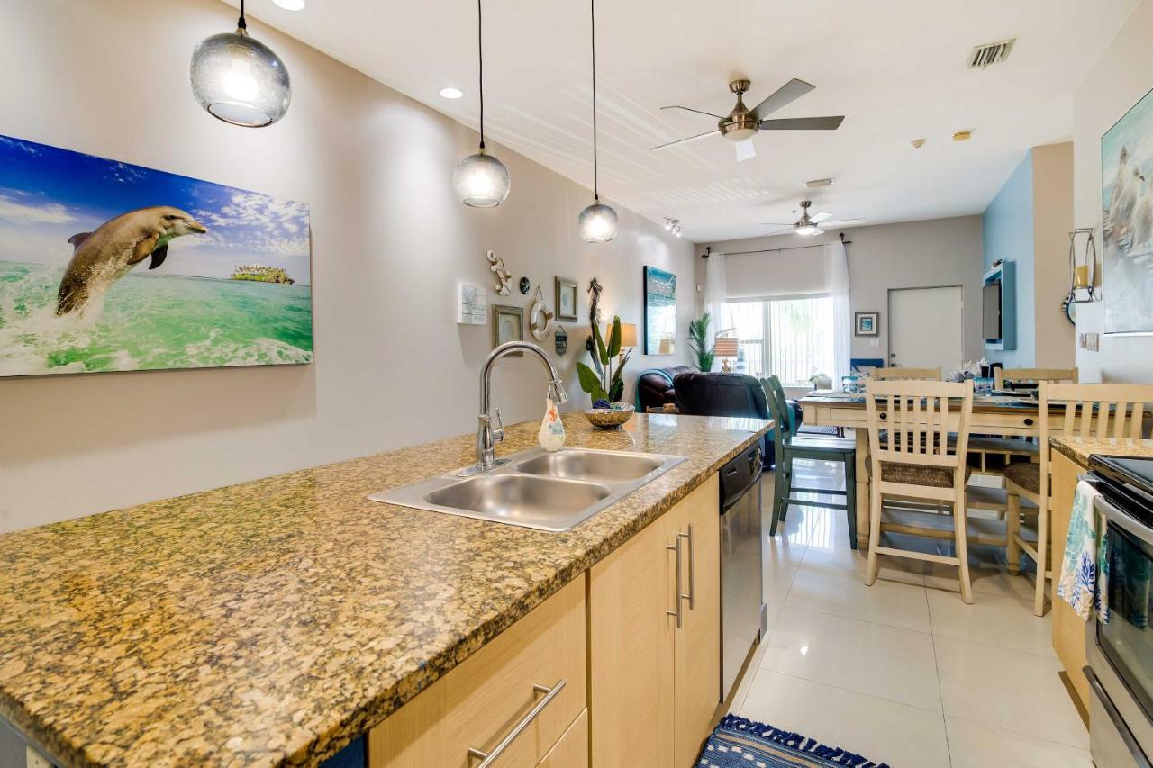 Walk To Beach! Apartment South Padre Island
