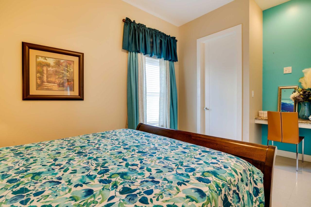 Vacation With Pool Access! * South Padre Island