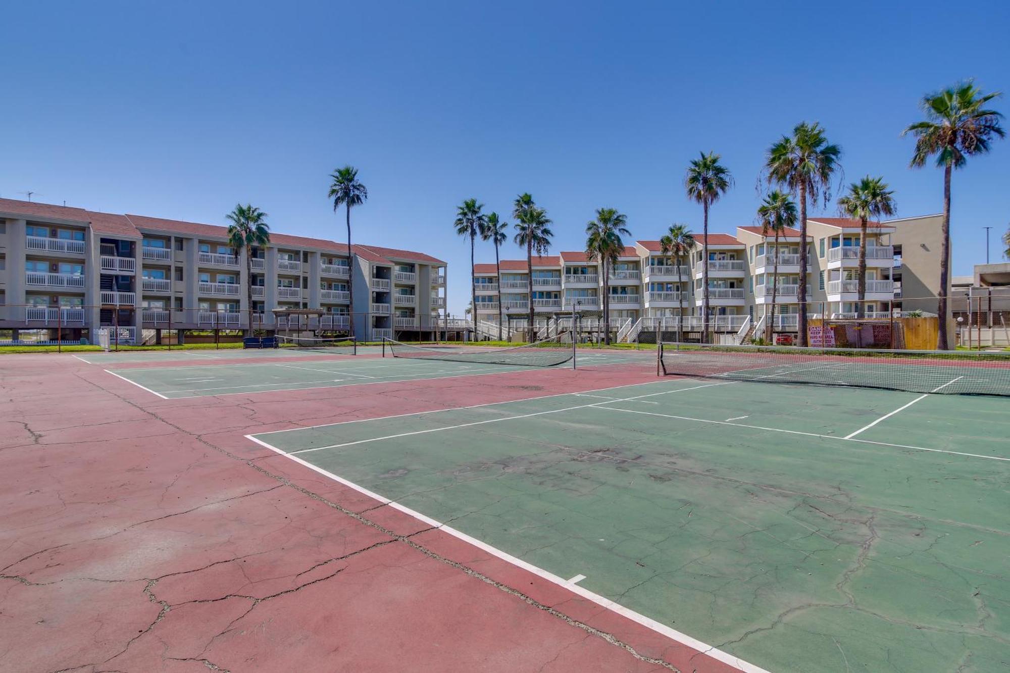 Walk To The Beach! Apartment