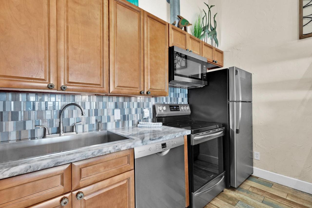 Aquarius Penthouse #2, Dahktari * South Padre Island