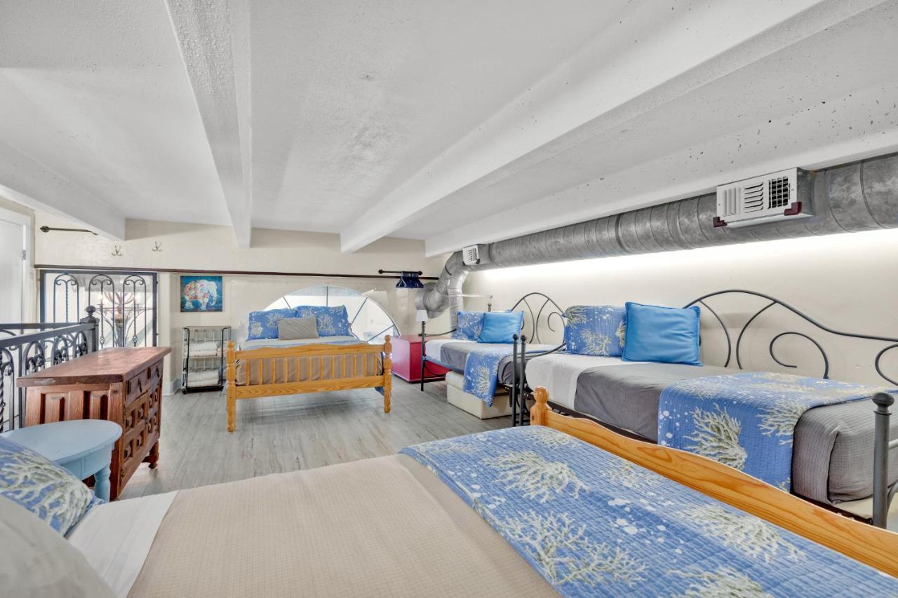 Aquarius Penthouse #2, Dahktari *