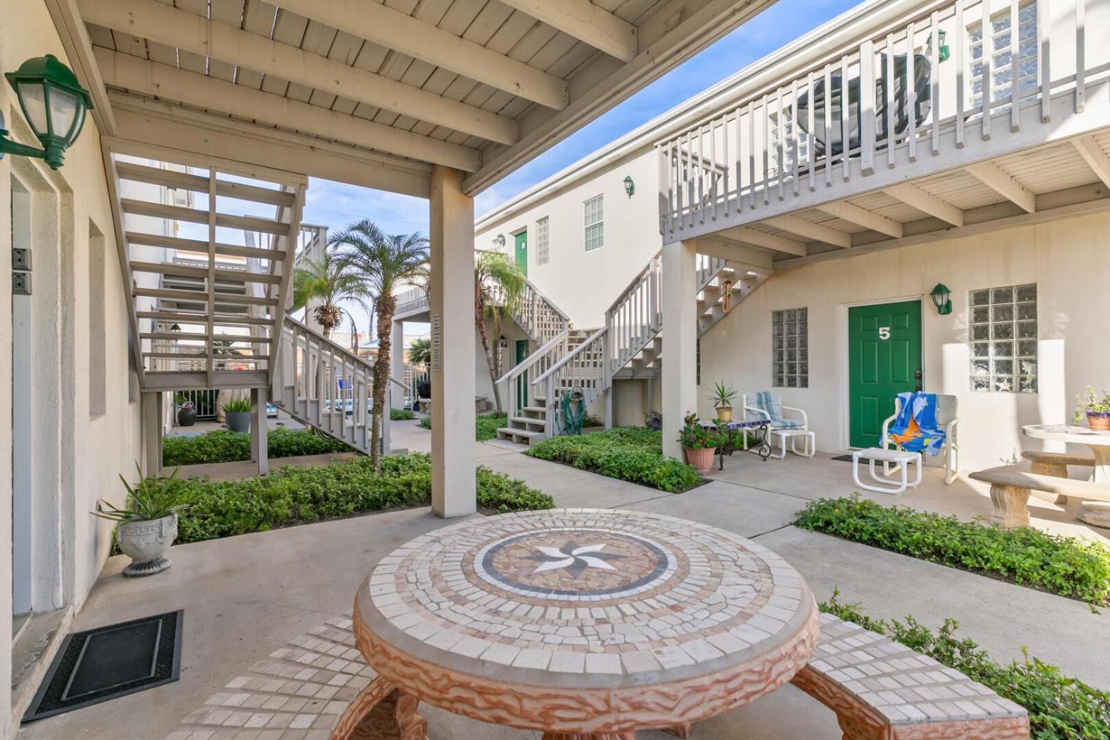 Ground Floor W Pool, Next To The Beach! *