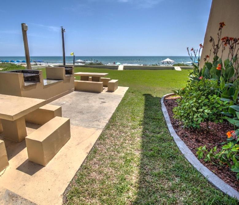 Apartment Tiki Spi Beachfront Condo, Right On The Beach!