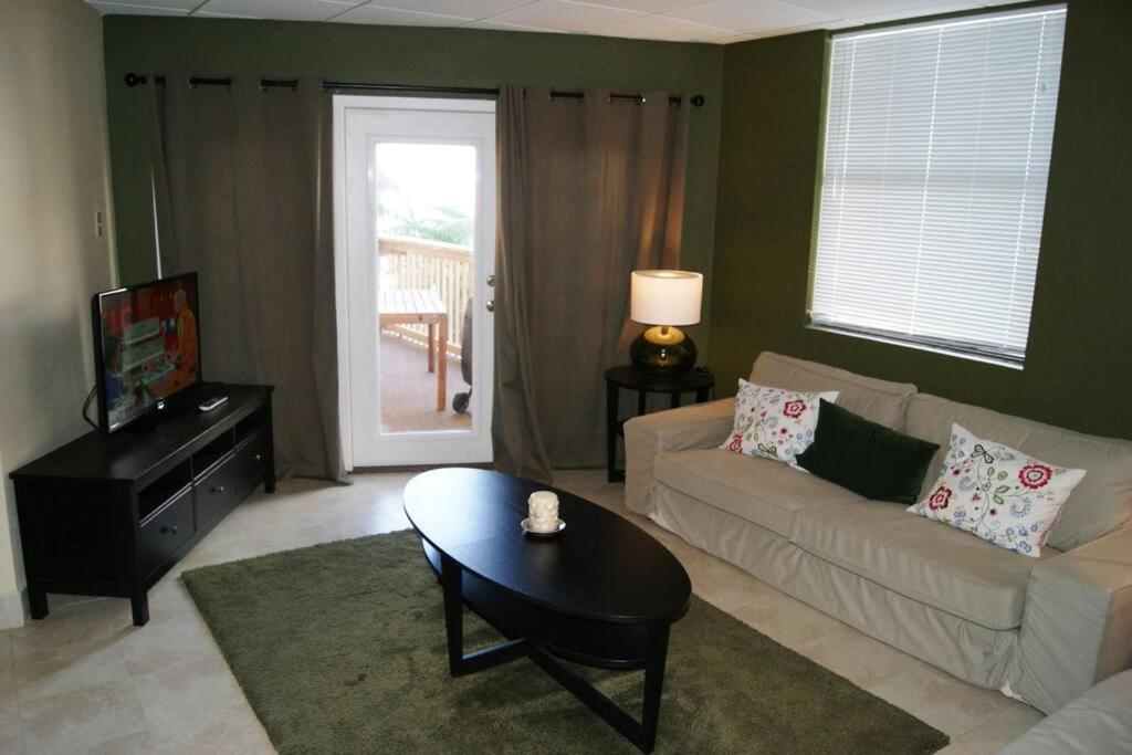 Gb 208 Bayfront With Boat Slip Pool Hot Tub Apartment