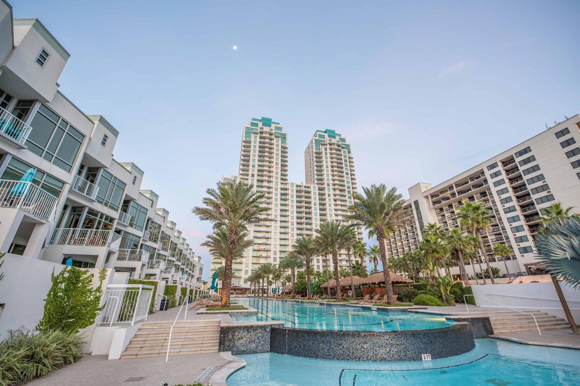 Apartment 1901 Sapphire Beachfront 3 Bedroom