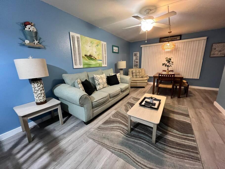 2 Bedroom Walk To The * South Padre Island