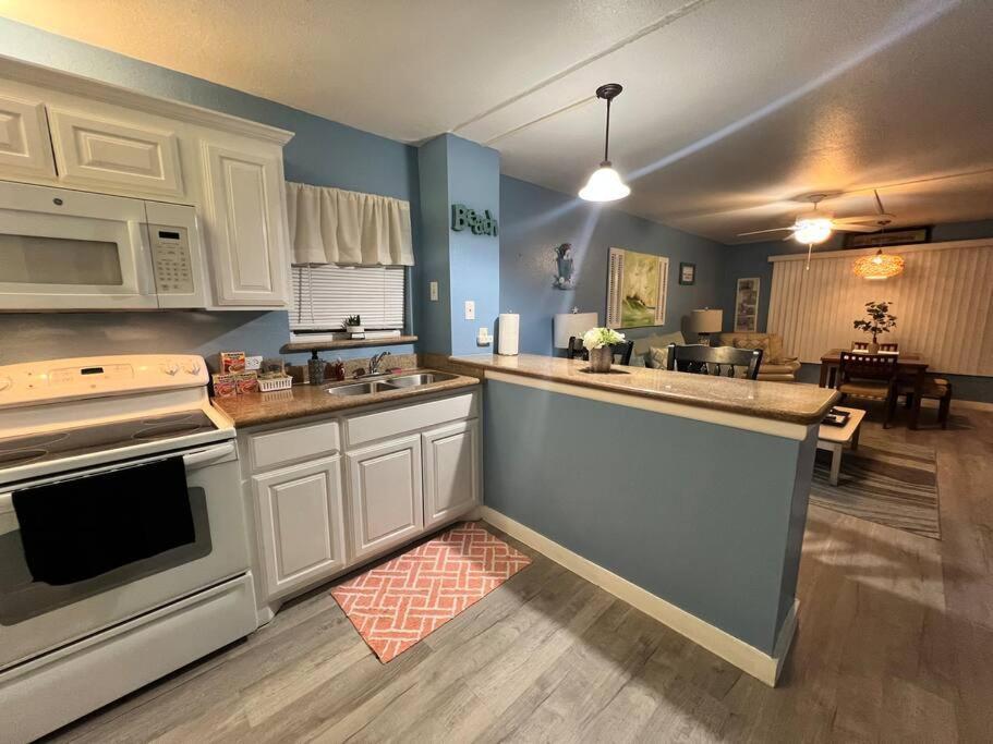 2 Bedroom Walk To The *