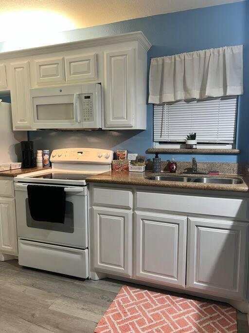 2 Bedroom Walk To The Apartment