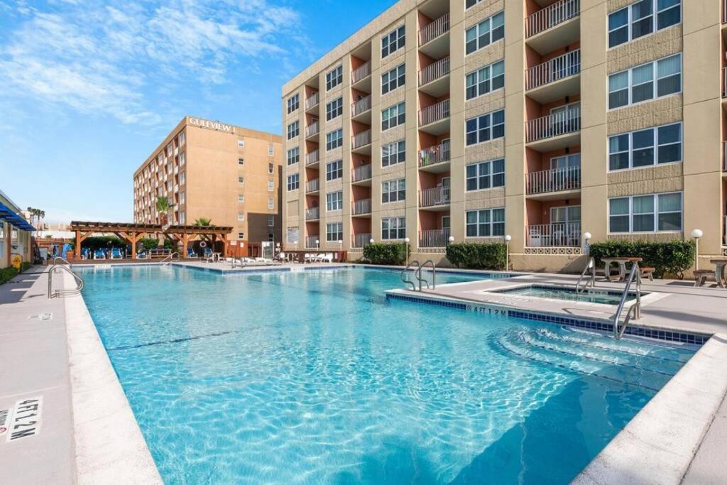 2 Bedroom Walk To The South Padre Island