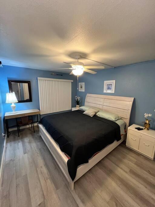Apartment 2 Bedroom Walk To The *