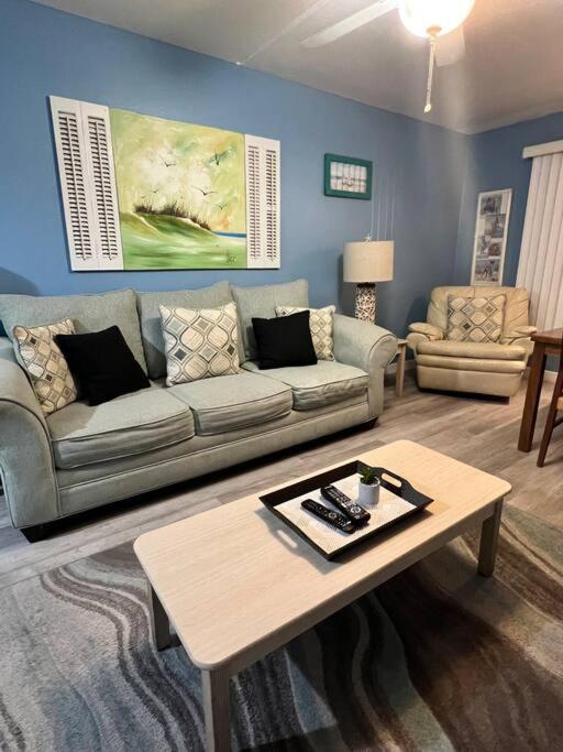 2 Bedroom Walk To The South Padre Island