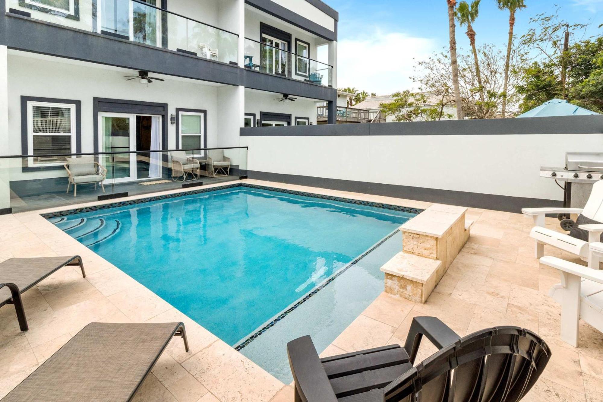 Immaculate Townhouse W Pool & Balcony South Padre * South Padre Island