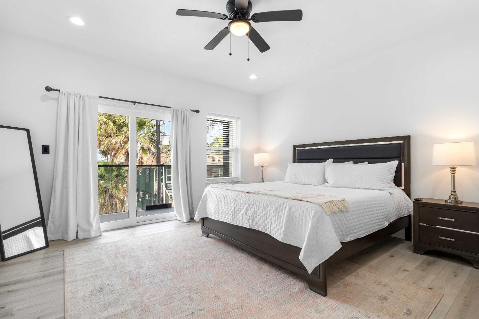 Immaculate Townhouse W Pool & Balcony South Padre