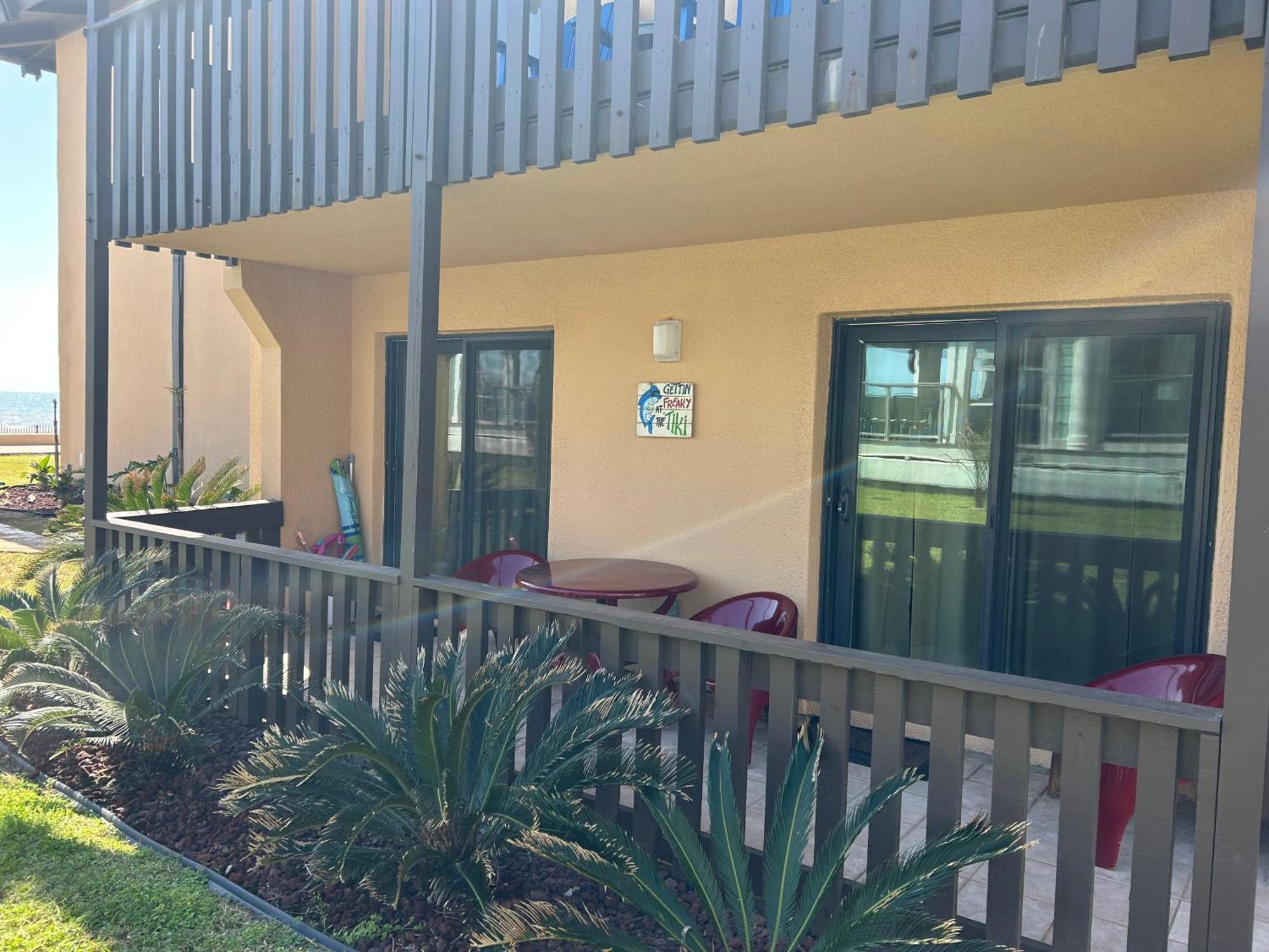 Tiki Spi Beachfront Condo, Right On The Beach! *