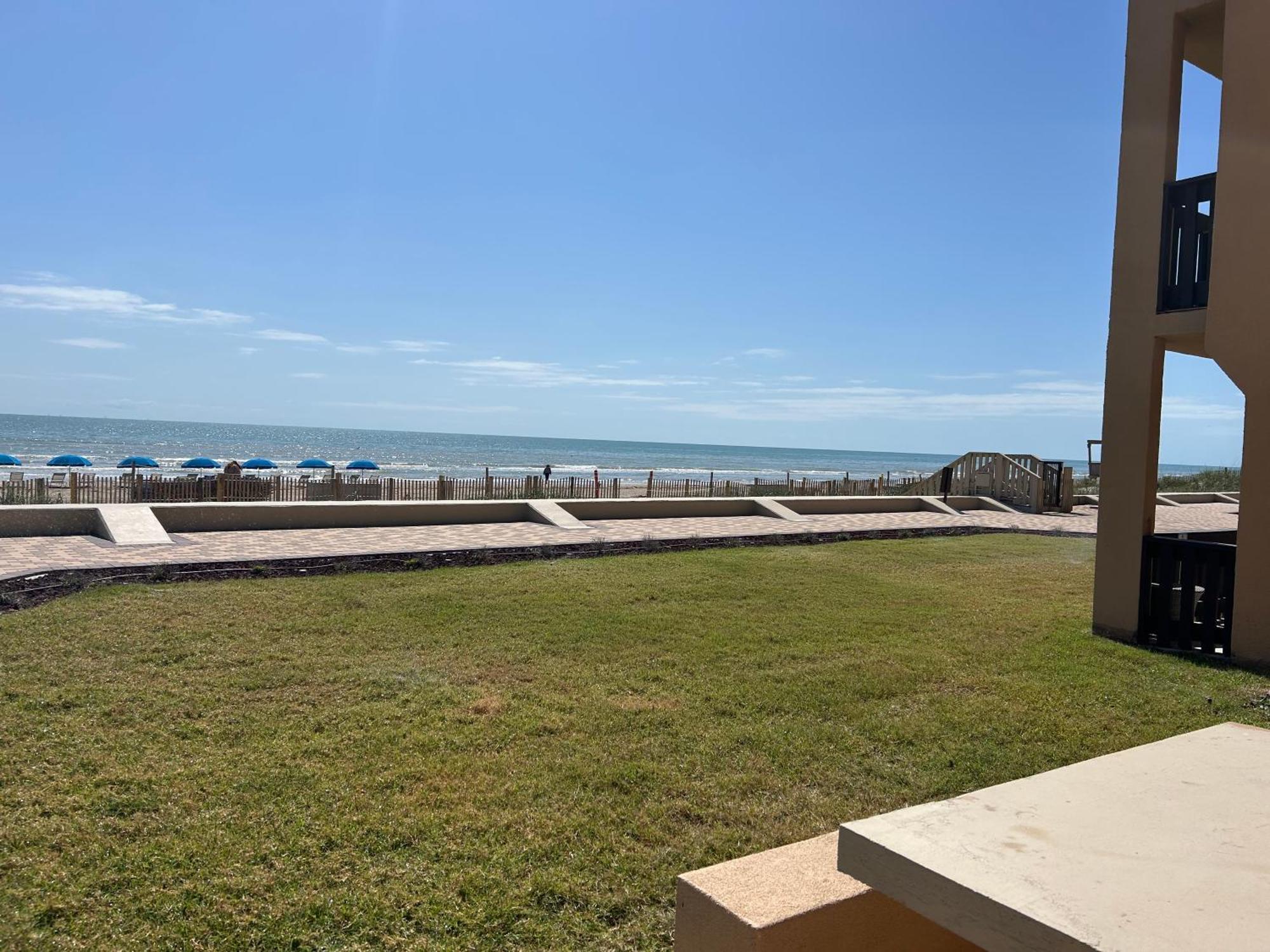 Tiki Spi Beachfront Condo, Right On The Beach! *