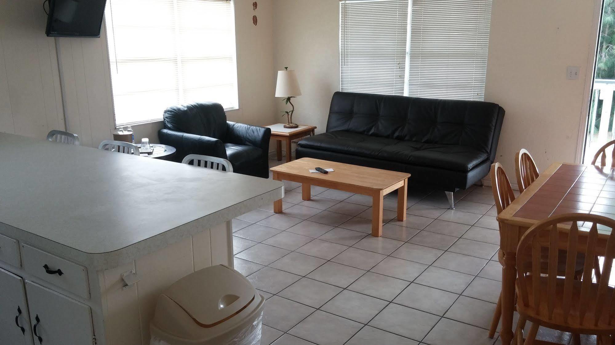 Upper Deck And Bar - Adults Only Hotel South Padre Island